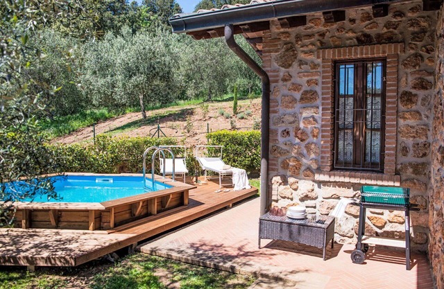 Wonderful private villa for 4 guests with WIFI, A/C, private pool, TV, patio and pets allowed