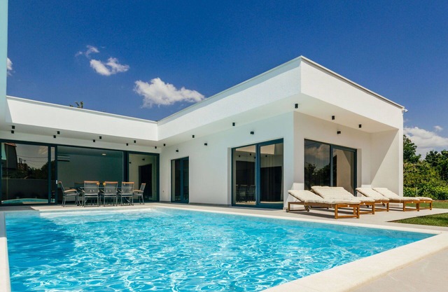 Wonderful private villa for 10 people with private pool, WIFI, A/C, TV and terrace