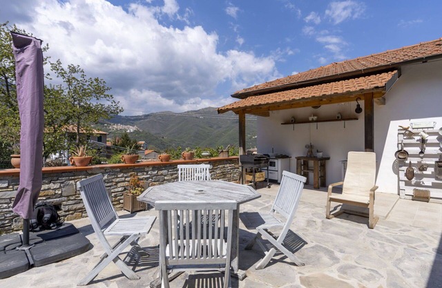 Wonderful private villa for 6 guests with WIFI, patio, pets allowed and panoramic view