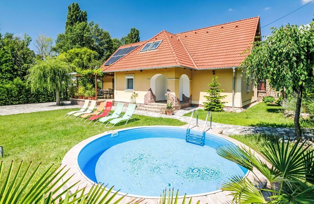 Wonderful private villa for 10 guests with private pool, WIFI, A/C, TV, patio and parking