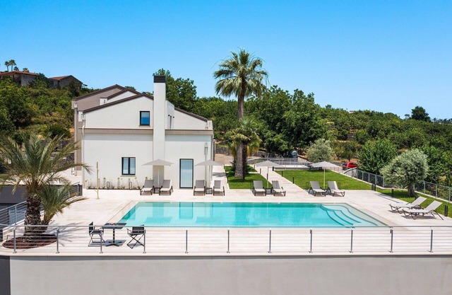Wonderful private villa for 11 people with A/C, WIFI, private pool, TV, terrace and panoramic view