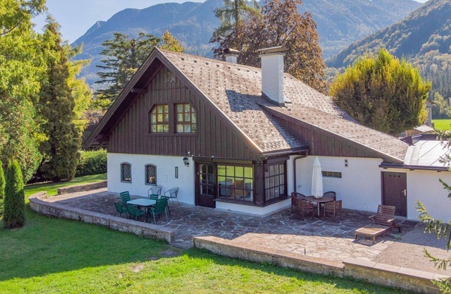 Wonderful private villa for 6 people with WIFI, TV, patio, pets allowed, panoramic view and park...