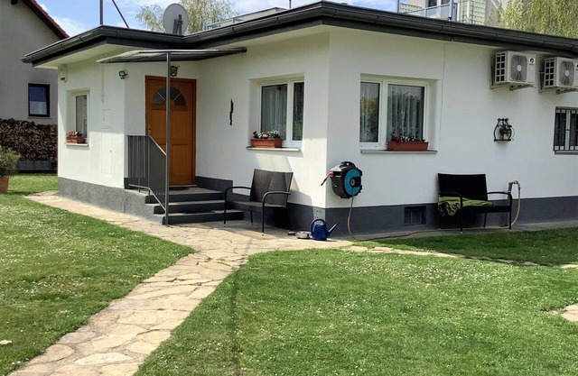 Wonderful private villa for 4 people with WIFI, A/C, TV, pets allowed and parking
