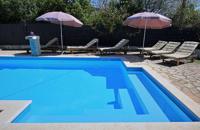 Wonderful private villa for 7 people with A/C, private pool, WIFI, TV, terrace and pets allowed