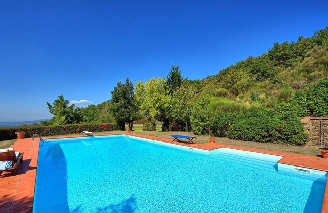 Wonderful private villa with WIFI, private pool, A/C, TV and panoramic view, close to Arezzo
