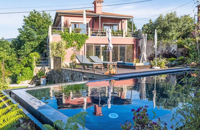 Wonderful private villa for 12 people with private pool, WIFI, TV and patio
