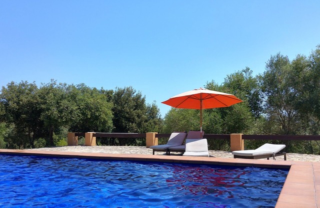 Wonderful traditional country house with large pool + WiFi in quiet surroundings