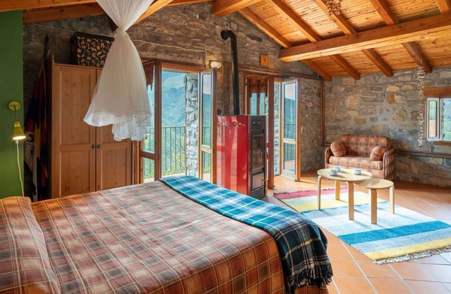 Wonderful villa for 8 people with WIFI, private pool, TV, balcony, pets allowed and panoramic v...