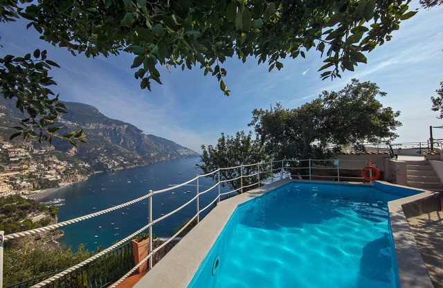Wonderful Villa Maria Rosaria with sea view