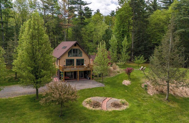 Wooded Way: Forest Views—Scenic Days—Starry Skies