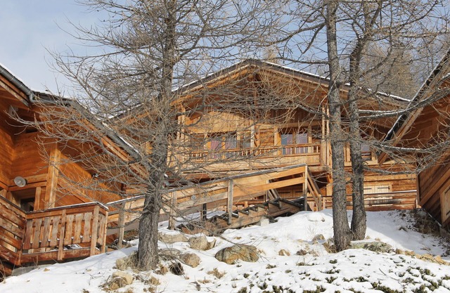 Wooden CHALET 6 pers, panoramic terrace south-west - ski in ski out - quiet