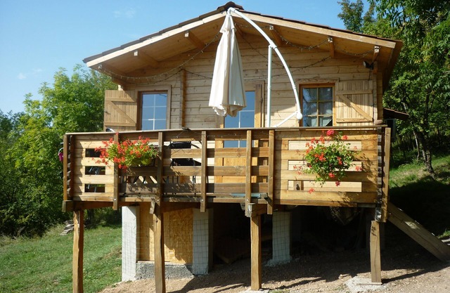 WOODEN CHALET RENTAL IN THE HEART OF NATURE