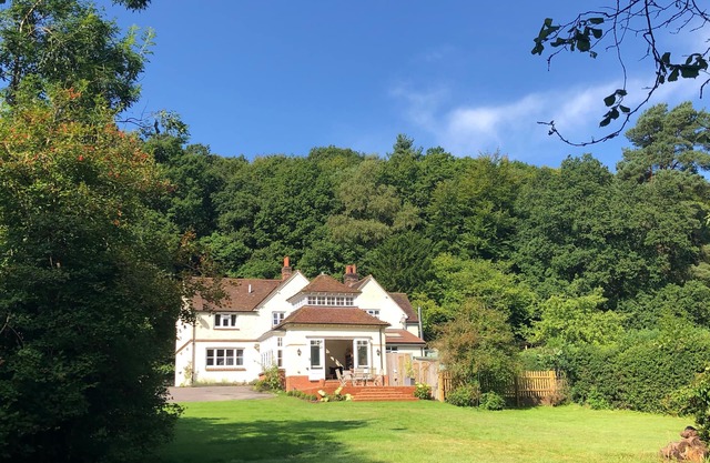 WOODHILL COTTAGE, family friendly, with open fire in Holmbury St Mary