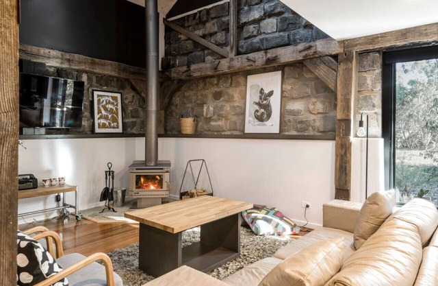 WOODLANDS RETREAT - stylish and unique, per friendly!