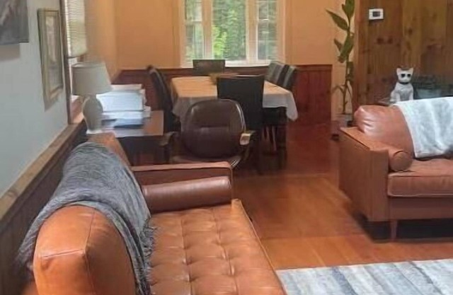 Woodland Dream House on private pond with forest and fields- Warm and Cozy
