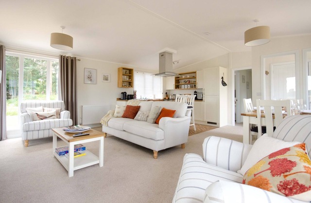Woodland Lodge - With Hot Tub - Dog Friendly