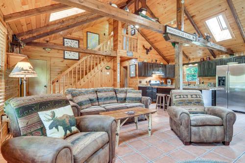 Woodsy Beaver Cove Cabin with Deck and Fire Pit!
