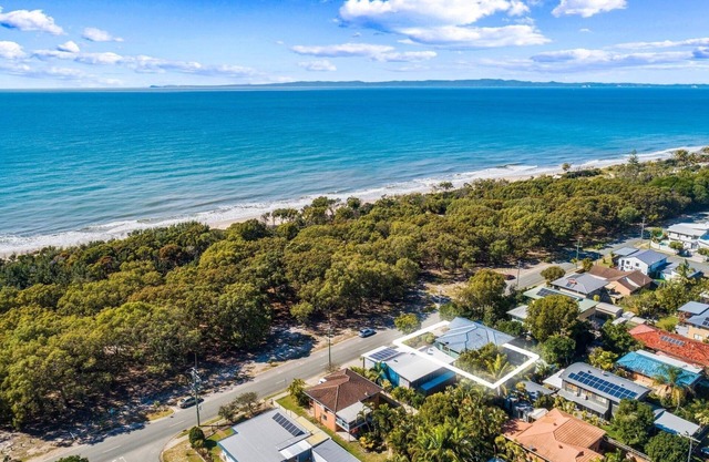 Woorim Waves Beach House (dog friendly)