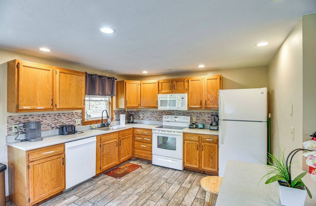 Worcester Home 5 Mi to Downtown!