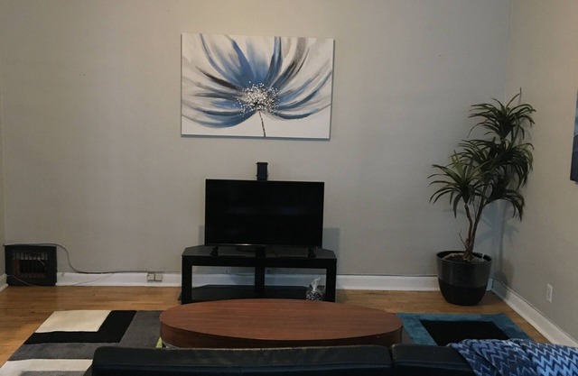 Work Life! 1 bedroom in Historic Triplex