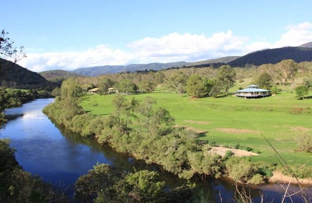World Famous Rotating house, Riverfront on 40acre, pet friendly, sleeps up to 14
