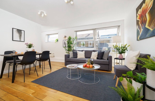 WOW! 2BEDR/3BEDS PERFECT CENTRAL LOCATION