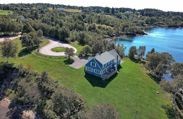 WOW! Private 3acre Oceanfront Home, whales,eagles,walkable to village/Dog Island