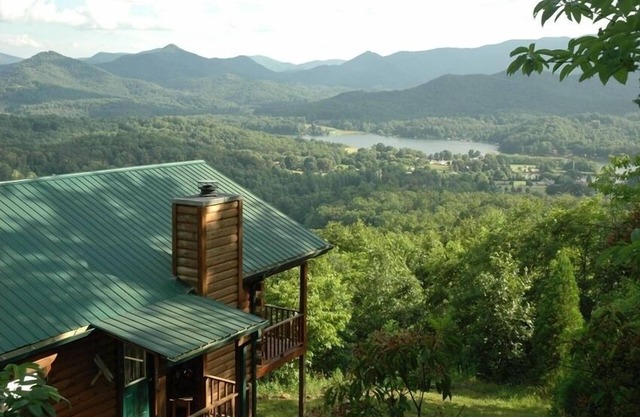 Wow View, Clean! Dogs Welcome. Hot Tub. Convenient To Town.