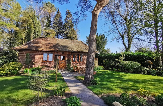 Wyndthorpe Cottage is a bright, single-storey, modern retreat