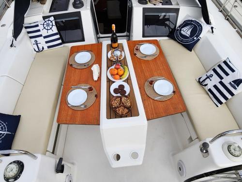 Yacht Hotel , 4 Cabin