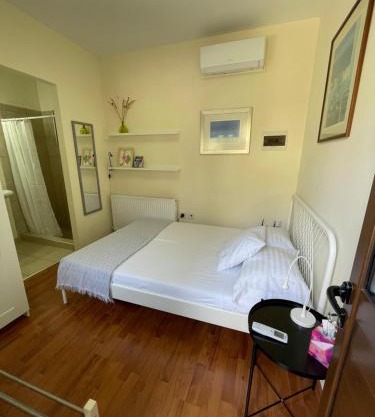 Yard room with private entrance