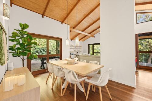 Yarra Flynns Beach - family home with pool & spa