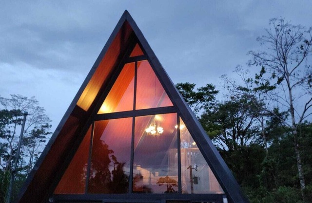 Yarumo Lodge #1. Rio Celeste Black Chalets