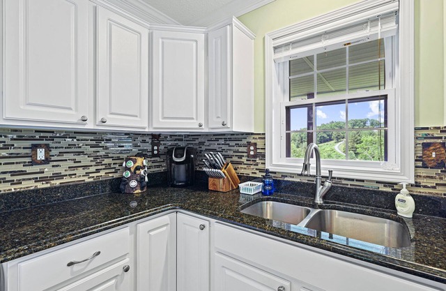 Year-Round Views of Mt Jefferson and New River - Dog friendly!