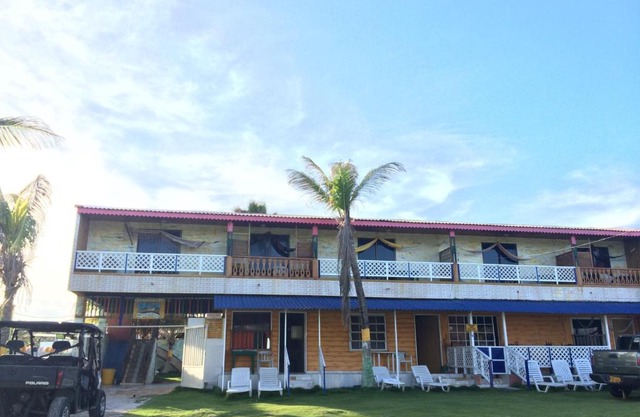 Yellow Moon Guesthouse & Apartments