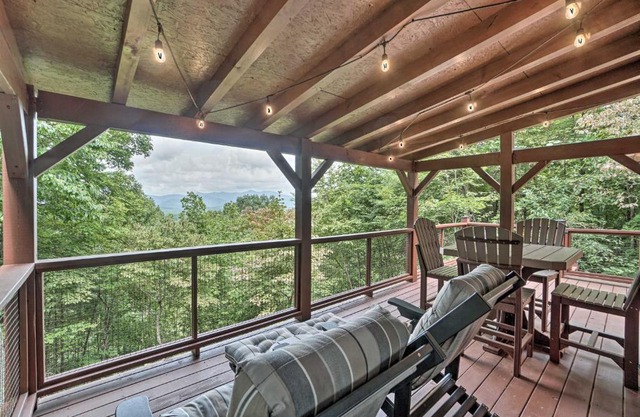 Yellow Mountain Blairsville Cabin with Scenic Deck