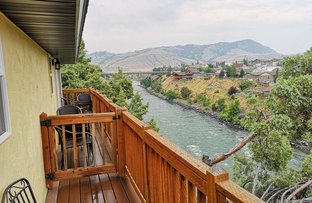 Yellowstone Riverside Cottages