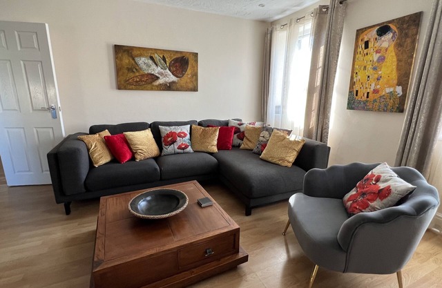 Yeovil Town Centre- Large 2 Bedroom Apartment