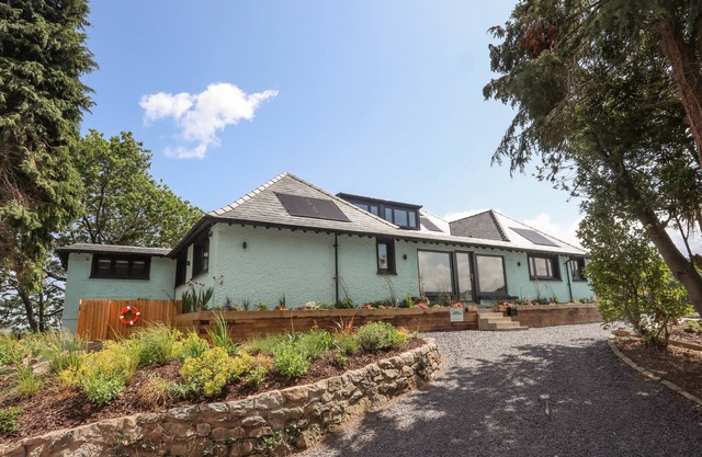 YNYS FAELOG, pet friendly, country holiday cottage in Menai Bridge