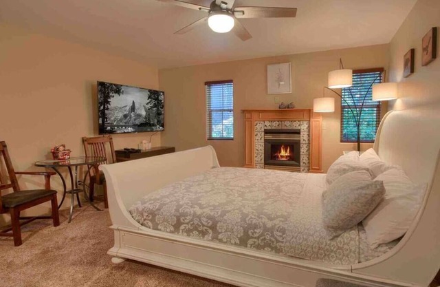 YoBee! Heart of Yosemite. Homey Studio. Reservations + Breakfast included ~U1