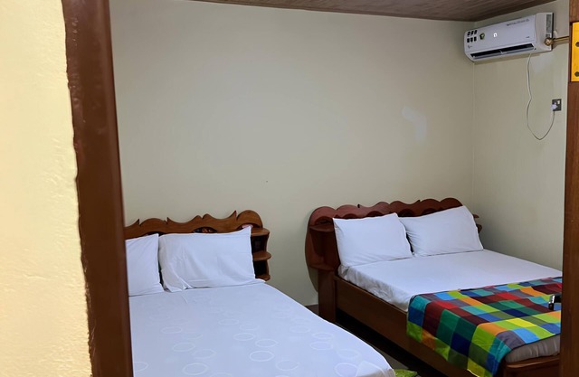 YOGI HOMESTAY! NEAREST TO AIRPORT! Spacious 7-bedroom apartment with WIFI AC