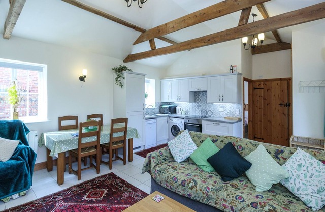 YORK single storey cottage ,gardens & open views.Thicket Priory & Derwent Ings.