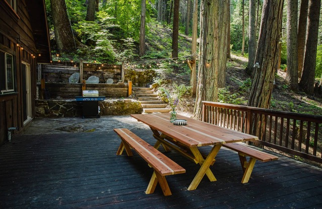 🌲 Yosemite/Oakhurst Modern Creekside Cabin