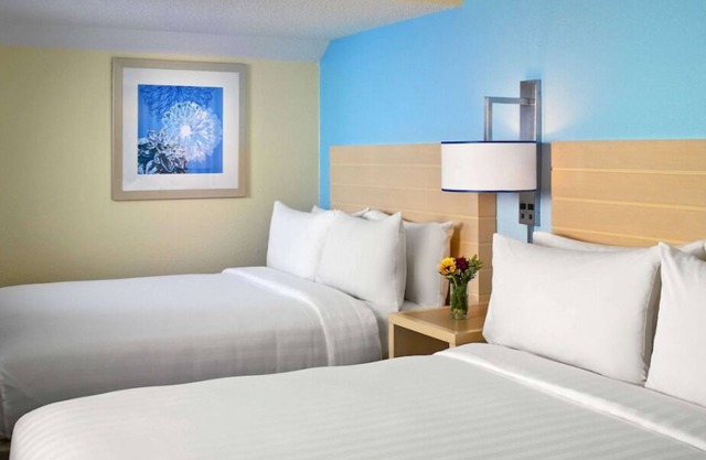 You Found it! 4 Comfortable Units, Free Breakfast, Free Parking, Onsite Pool