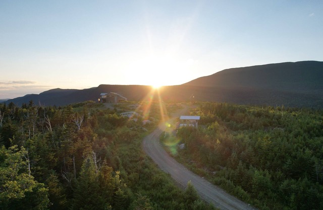 Your Adventure! 360° Mountaintop Views/Off-Grid Retreat on 300 Acres
