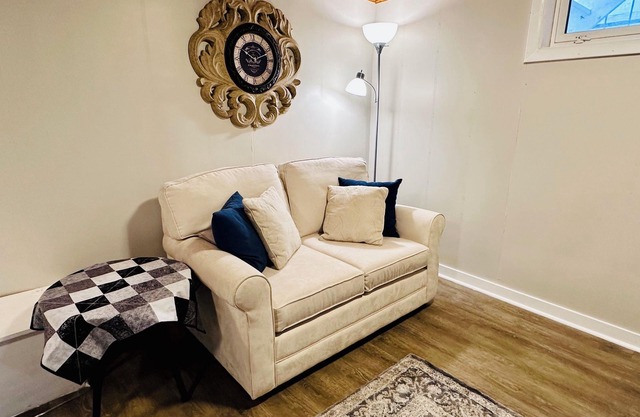 Your Clean Clubhouse in St Boniface. Perfect for Students/Short term home away!