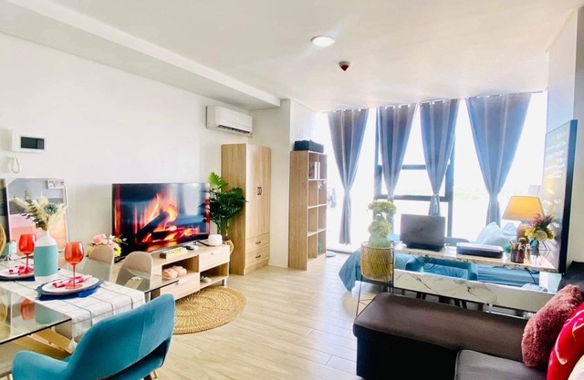 Your Home Near The City Life
