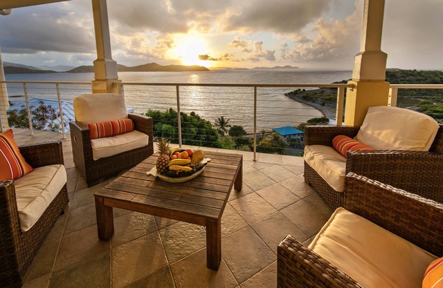 Your island home away from home ~ 4bdm sleeps 8, pool w/ocean view