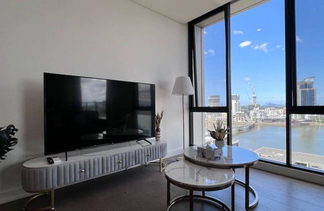 Your Luxury Weekend Getaway 1B waterview Apt in Wentworth Point