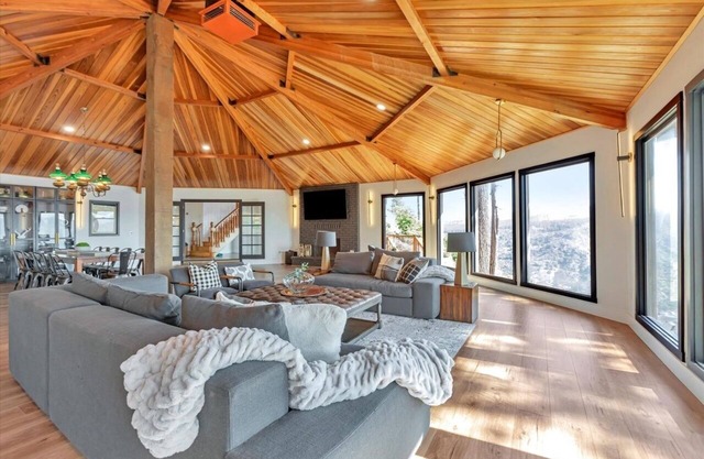Your Mountaintop Retreat with Breathtaking Views